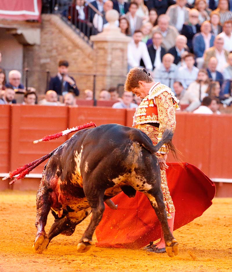 Torero Borja Jimenez 2 orejas en Sevilla
