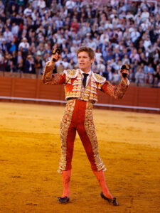 Borja Jiménez rescata Sevilla del desencanto ganadero
