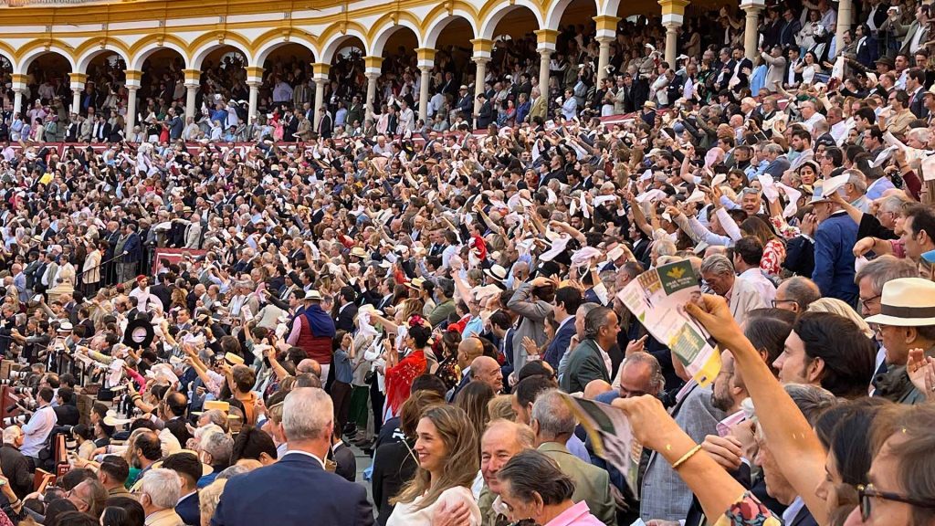 Ambiente en la Plaza de toros de Sevilla - Corridas de toros Feria de Abril