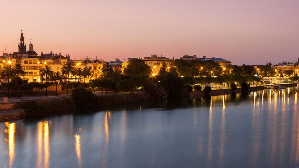 ¡Rumbo al Futuro! El Embrujo de las Noches de Julio en Sevilla